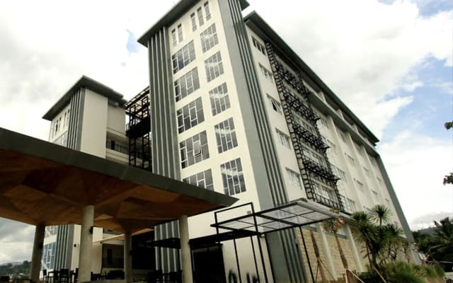 Clove Hotel