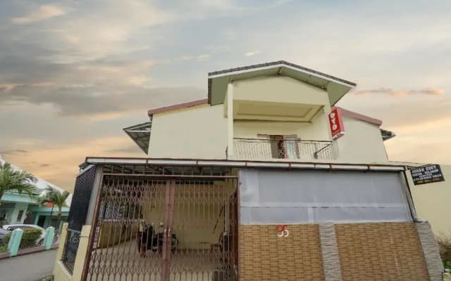OYO Life 2502 Syariah Triantama Kost