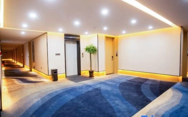 Lili Orange Light Luxury Hotel