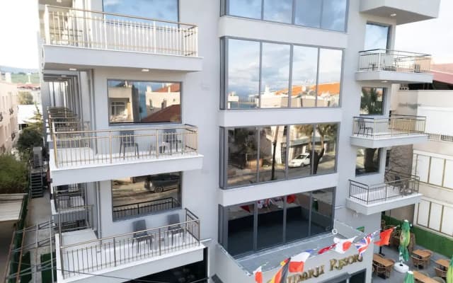 Candarli Iseo Hotel