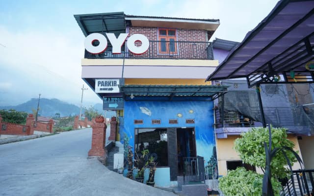 OYO 927 Carina Hotel
