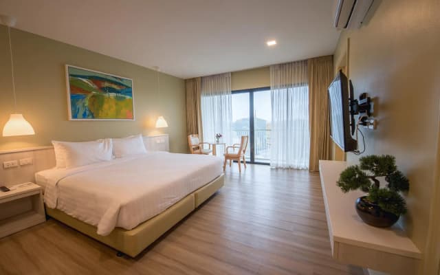Porestva Hotel Sriracha