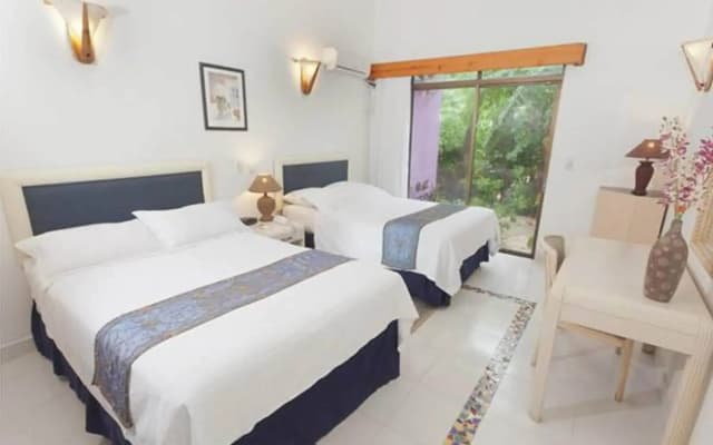 Cocoplum Beach Hotel