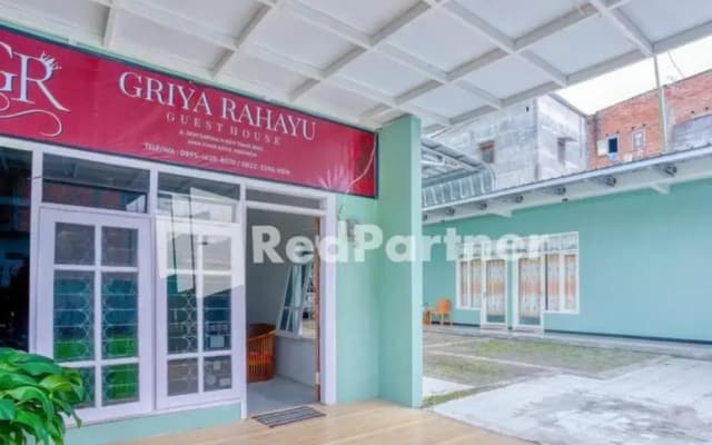 Griya Rahayu Guesthouse Redpartner Near Jatim Park 2 Batu