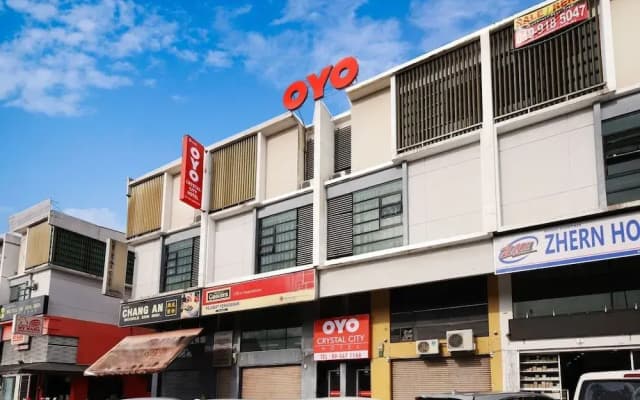 Super OYO 443 Crystal City Hotel