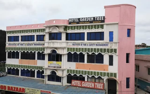 Hotel Garden Tree