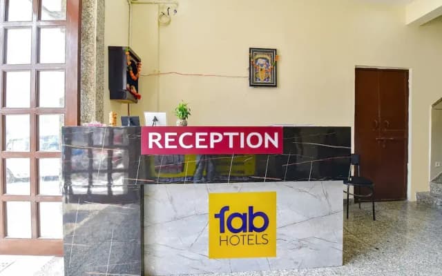 Fabhotel Diamond I