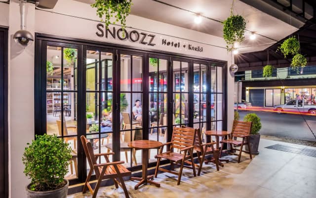 Snoozz Hotel - Hostel