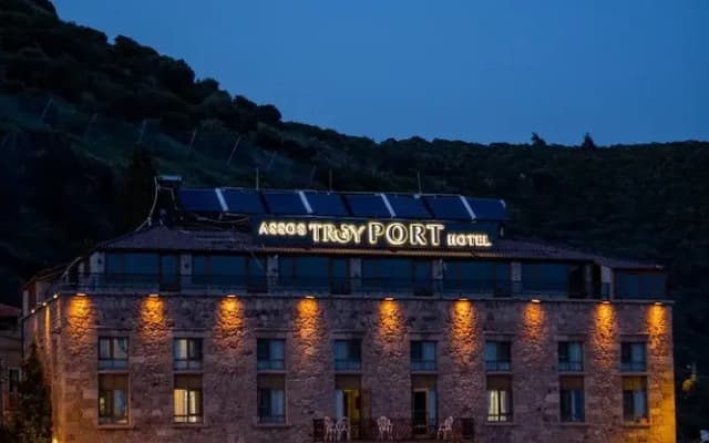 Assos Troy Port Hotel