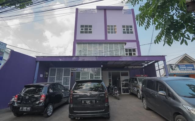 RedDoorz @ Gatot Subroto Street Bandung 2