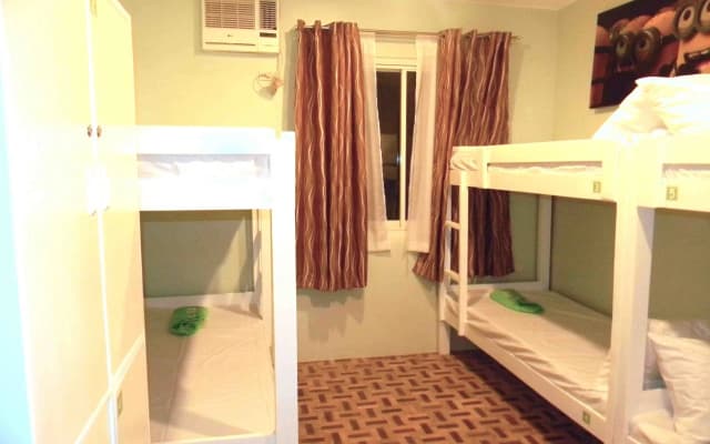 TR3ATS Guest House Bohol - Hostel