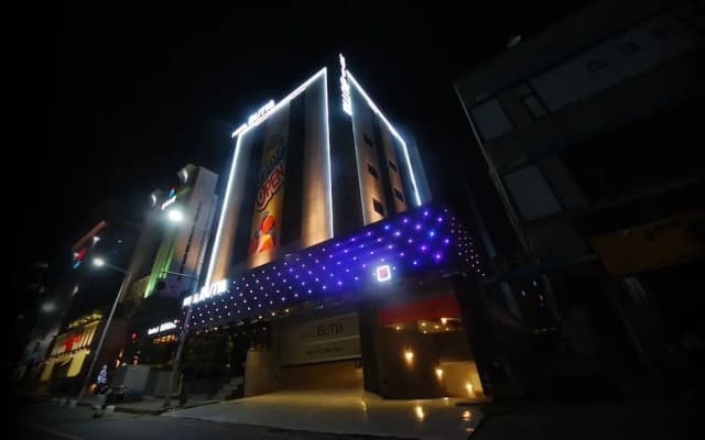 Hotel Buti &