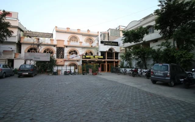 Motel Divine International