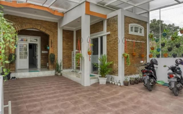 RedDoorz near Sindu Kusuma Edupark 2