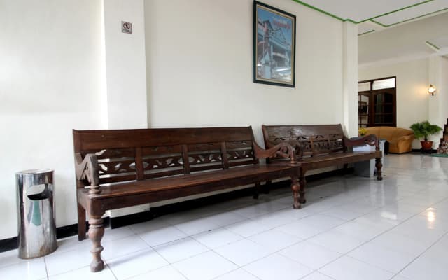 RedDoorz Plus Syariah near Lempuyangan Station 3