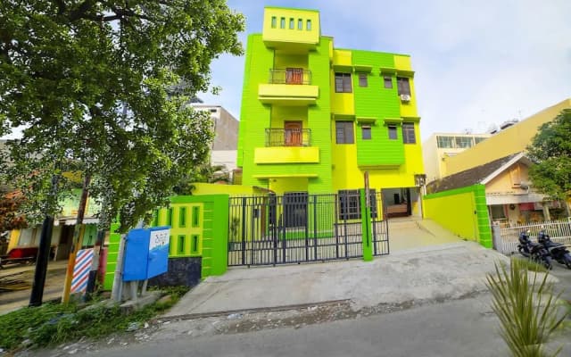 Sg Premium Guest House By Oyo Rooms