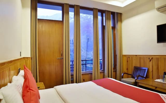 Oyo 6962 Hotel Wood Castle