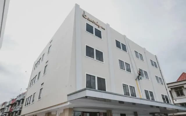 RedDoorz Plus near Ferry Terminal Batam Center