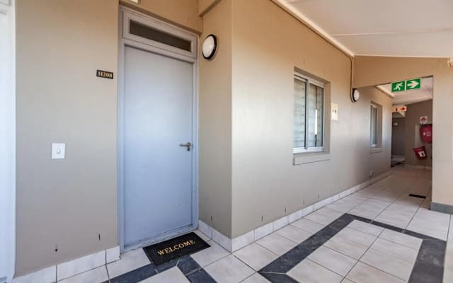 Luxury Private Beachfront 2 bedroom Dolphin Apartment, Blouberg, Cape Town