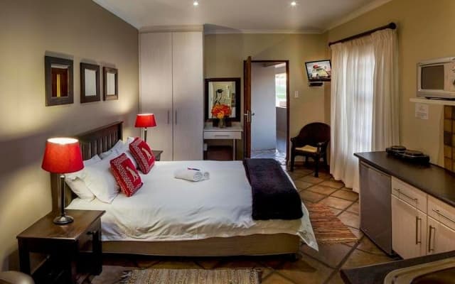 Room in B&B - Peaceful Guest Room With Double bed and Kitchen, Near Port Elizabeth