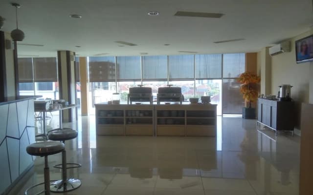 Max Hotel