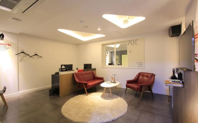 Couple Hotel