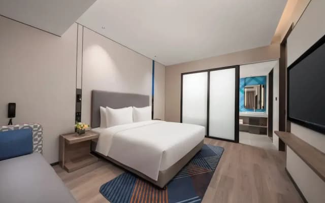 Holiday Inn Express Qingdao City Balcony by IHG
