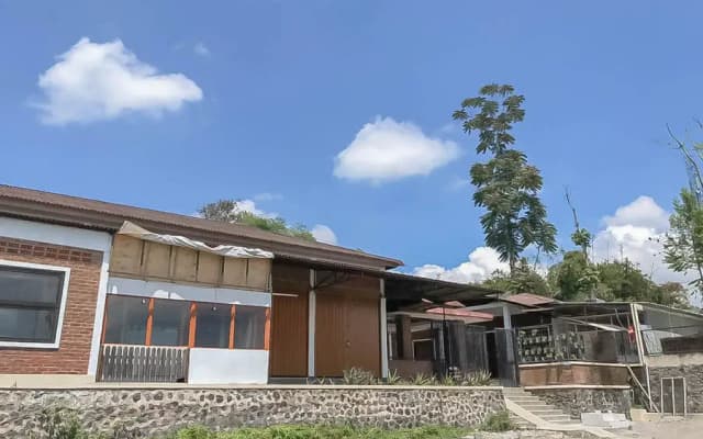 RedDoorz Resort near Darajat Garut