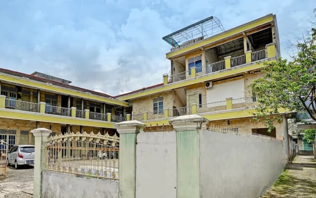 OYO Life 91873 Nugraha Kost
