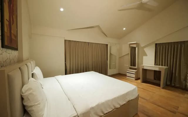 Green Wood Villa By 97RoyalVista