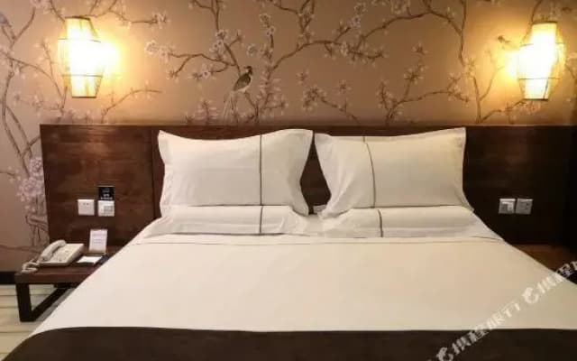 Lang Yun Ripple Hotel (Pingshan Hehualou county standard store)