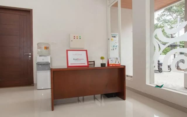 RedDoorz Syariah near Universitas Negeri Malang