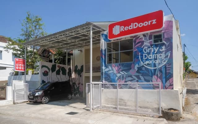 RedDoorz Syariah near Universitas Mercu Buana Kampus 2 Yogyakarta