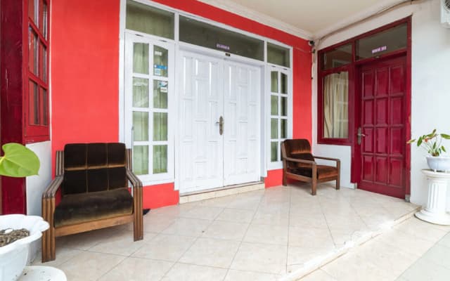 RedDoorz Syariah near Balai Kota Batu