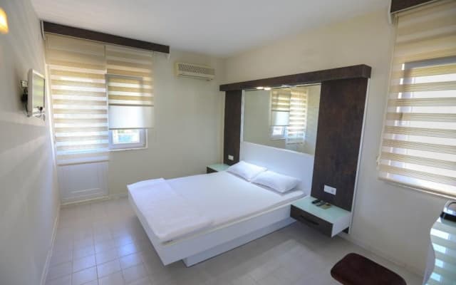 Otel Albos