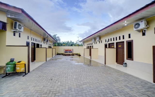 OYO 90773 Shine Guest House