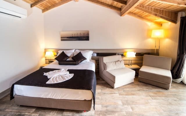 S3 Seahorse Beach Club & Hotel