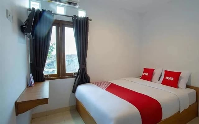 Halona Guesthouse by OYO Rooms