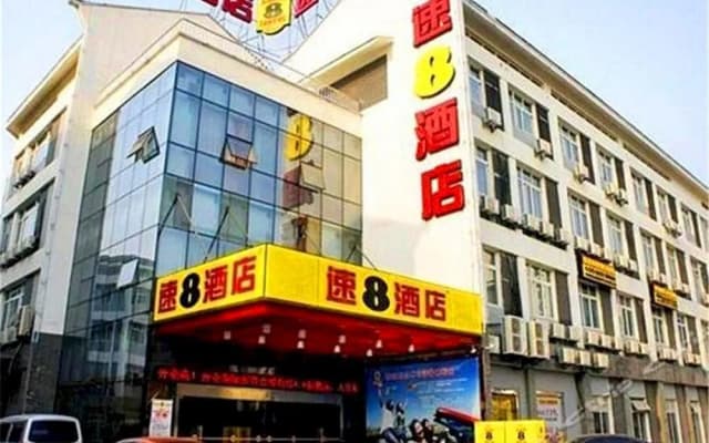 Super 8 Hotel
