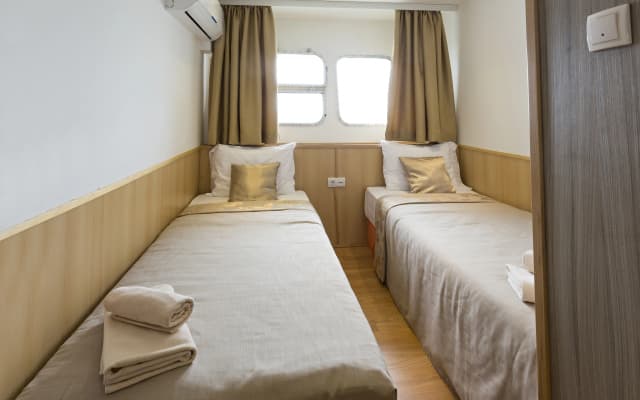 Compass River City Boatel