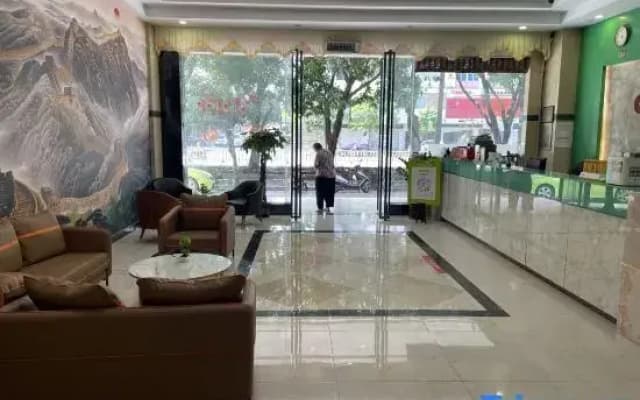 Yangjiang Naqiaorui Hotel (Baili Plaza)