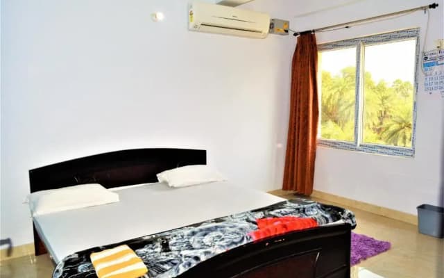 Pretty Garden View, 3BHK Furnished Flat near Kashi Vishwanath Temple