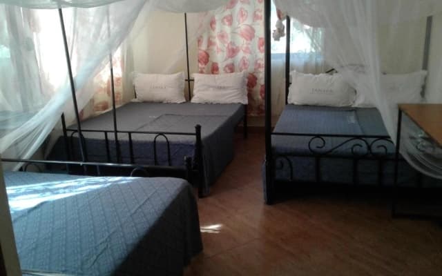 Fanaka Safaris Campsite & Lodges