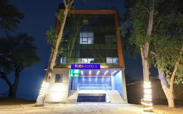 Fabhotel Evergreen