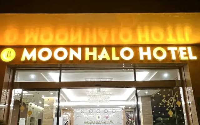 Moon Halo Hotel