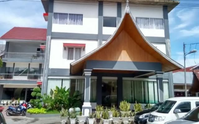 Edotel Minangkabau Hotel