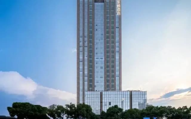 Huanlesong Hotel (Jiaxing Zhongguancun Wanli Square)