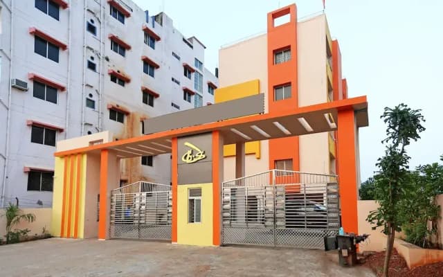 OYO 9842 Hotel Shibani & Suhani