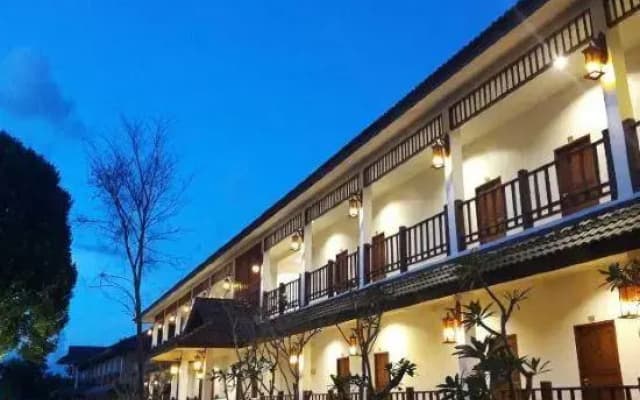 Nangreenlakeview Resort