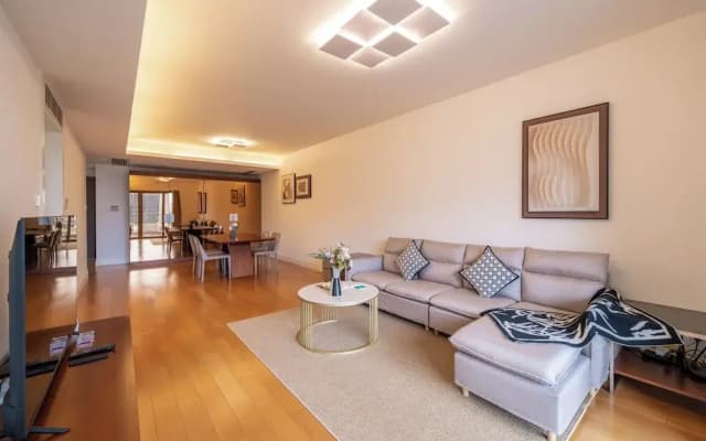 Tyms Family 2BR 1BA Apt Xujiahui Center